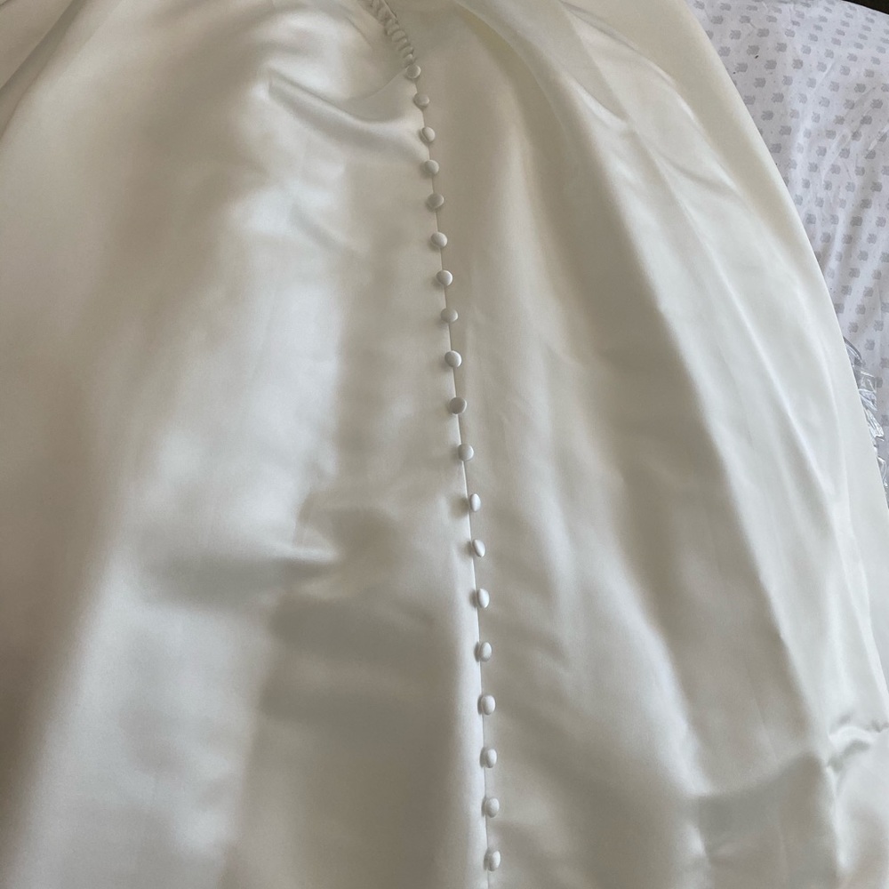 NEVER WORN BRIDAL BALL GOWN! - Picture 6 of 7